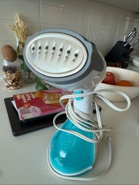 Handheld Garment Steamer in Turquoise and White